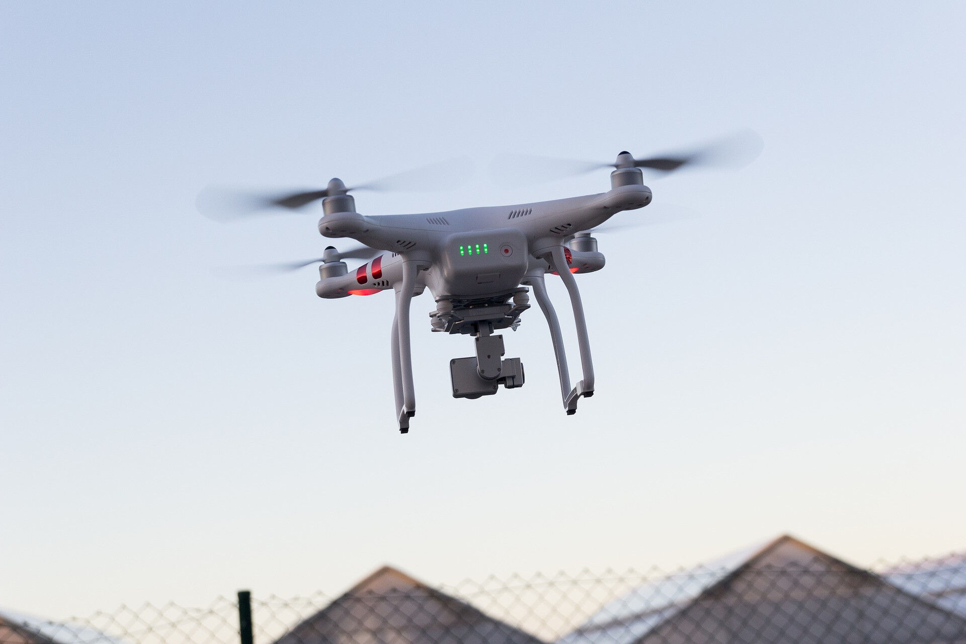 drone-2465317_1920